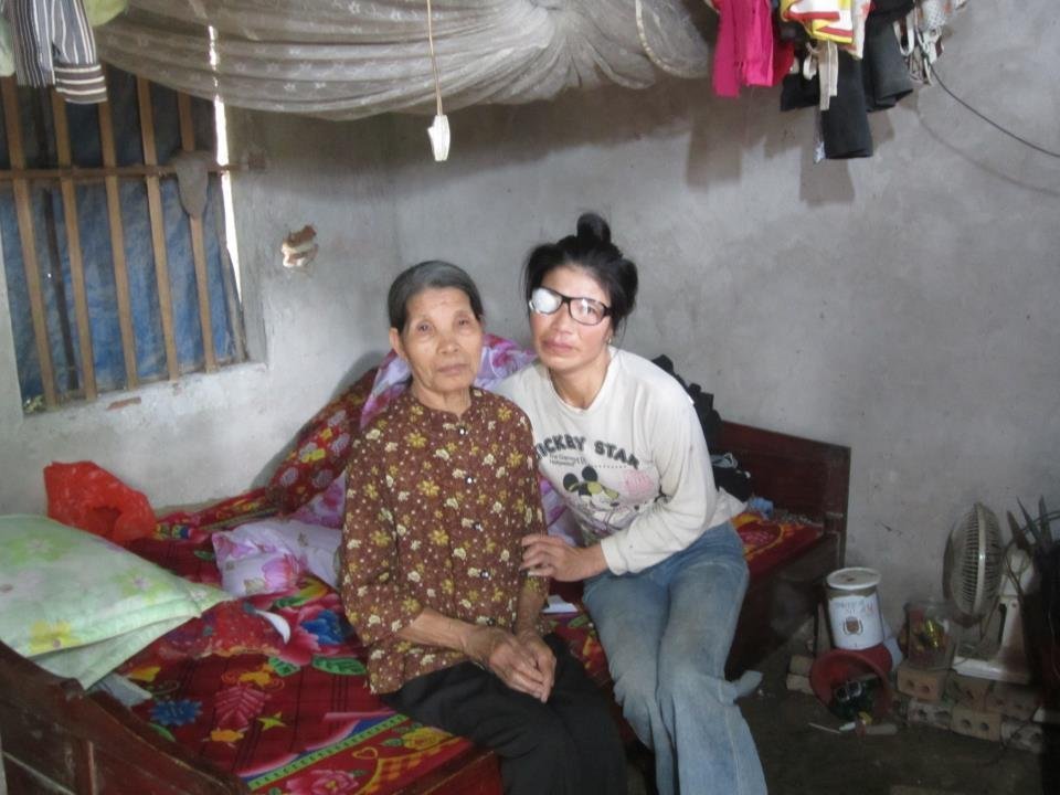 Không tiền mổ mắt, gia đình 4 khẩu sẽ chết đói